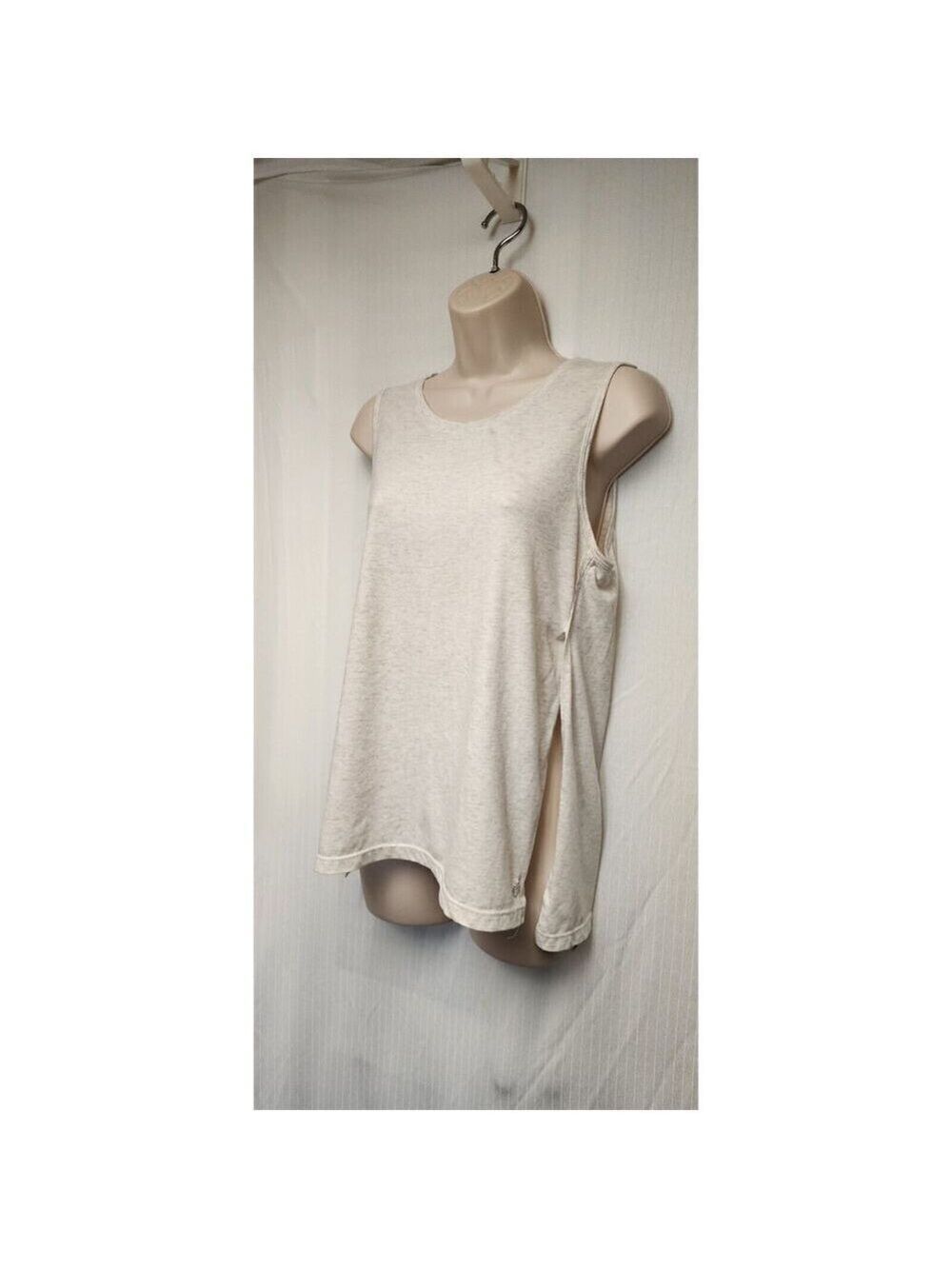 Nike & Fabletics Women's Signal Muscle Athletic/Athleisure Tank Top Size M - Picture 6 of 12